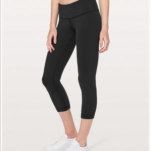 2pairs Lululemon Cropped Wunder Under-Size 4